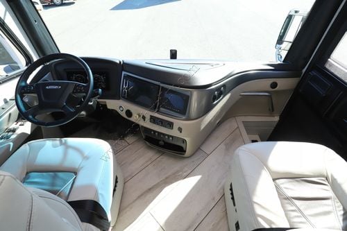 2022 Fleetwood Discovery 44S