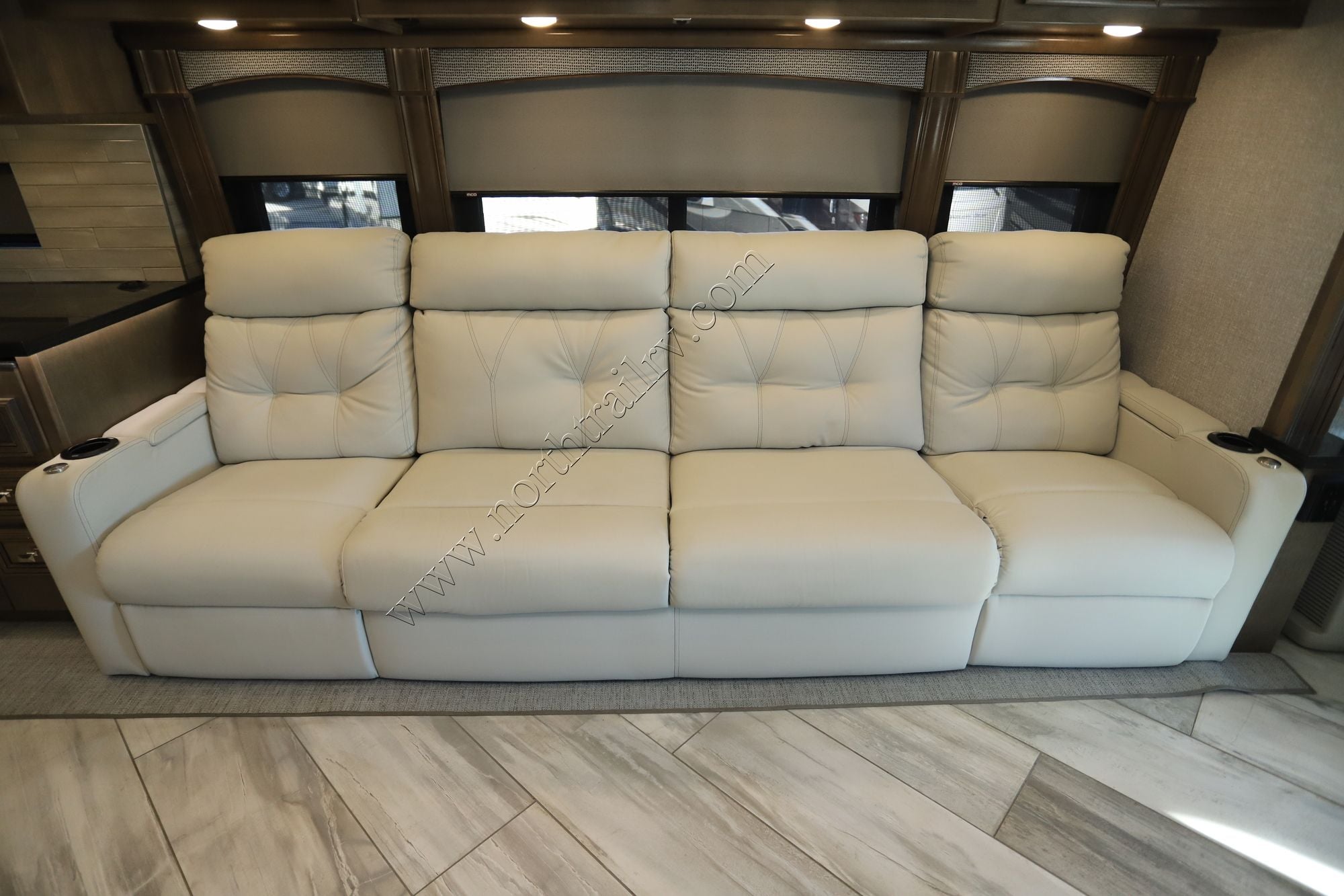 Used 2022 Fleetwood Discovery 44S Class A  For Sale