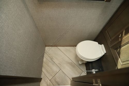 2022 Fleetwood Discovery 44S