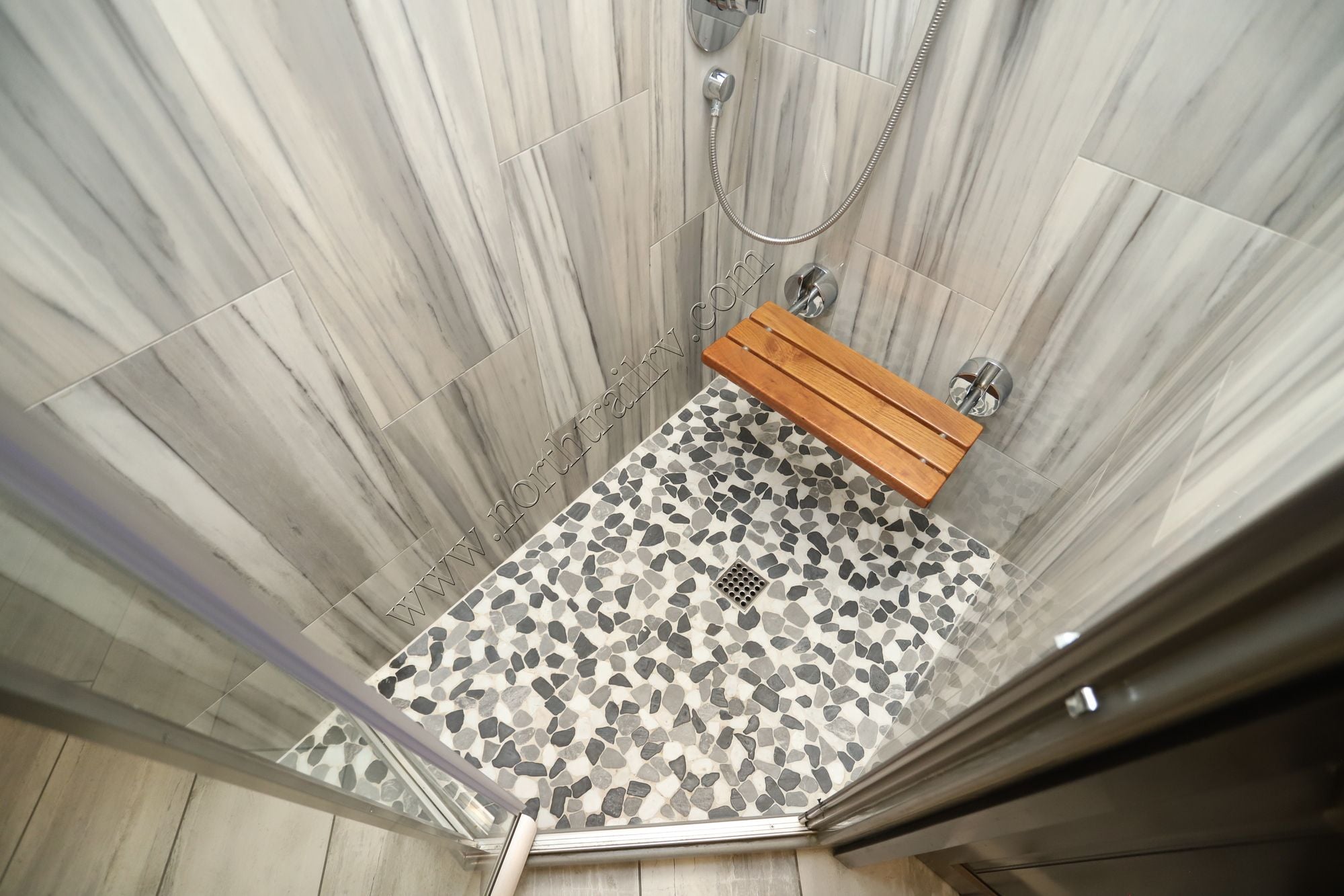 Used 2022 Fleetwood Discovery 44S Class A  For Sale