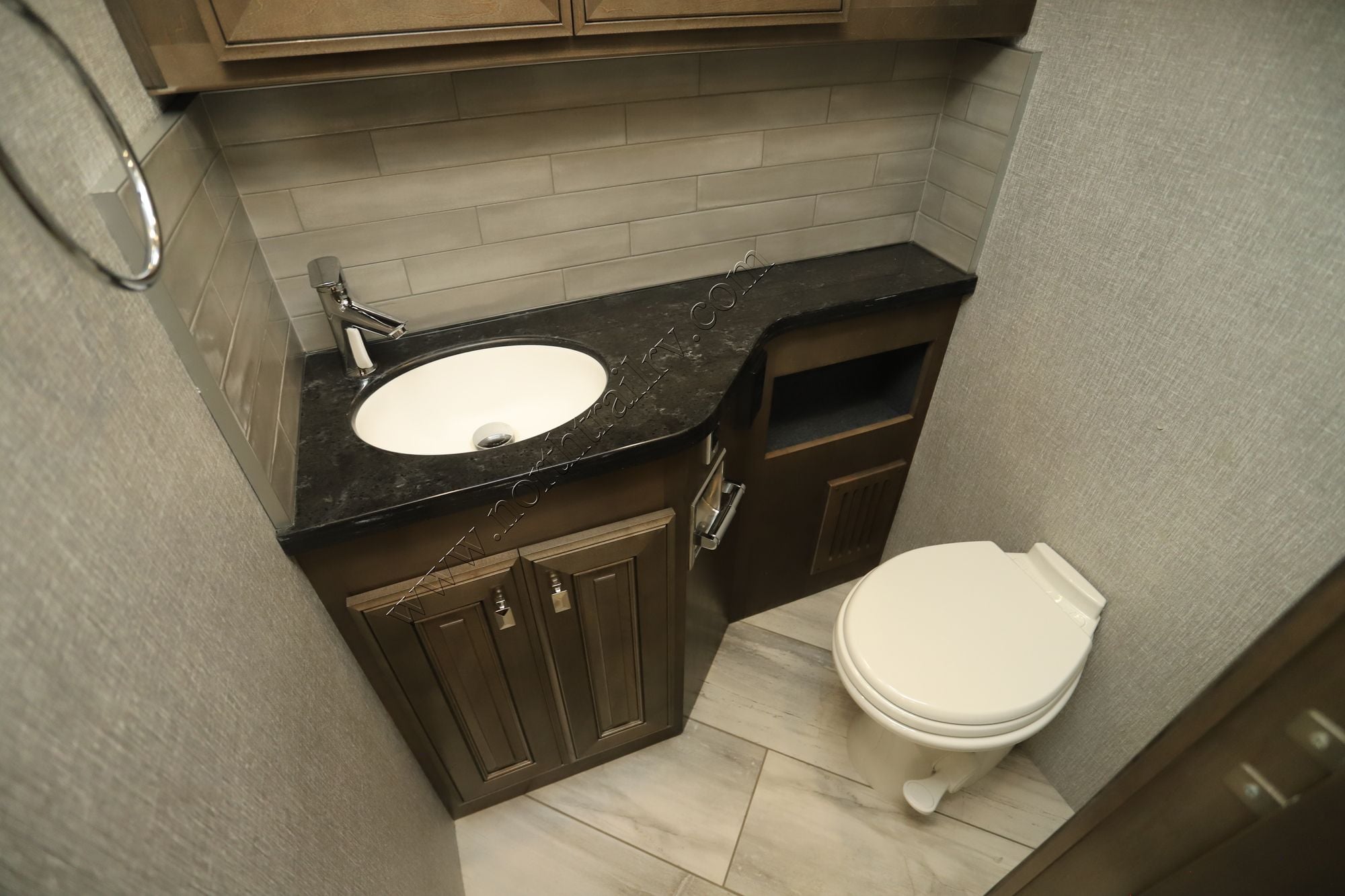 Used 2022 Fleetwood Discovery 44S Class A  For Sale