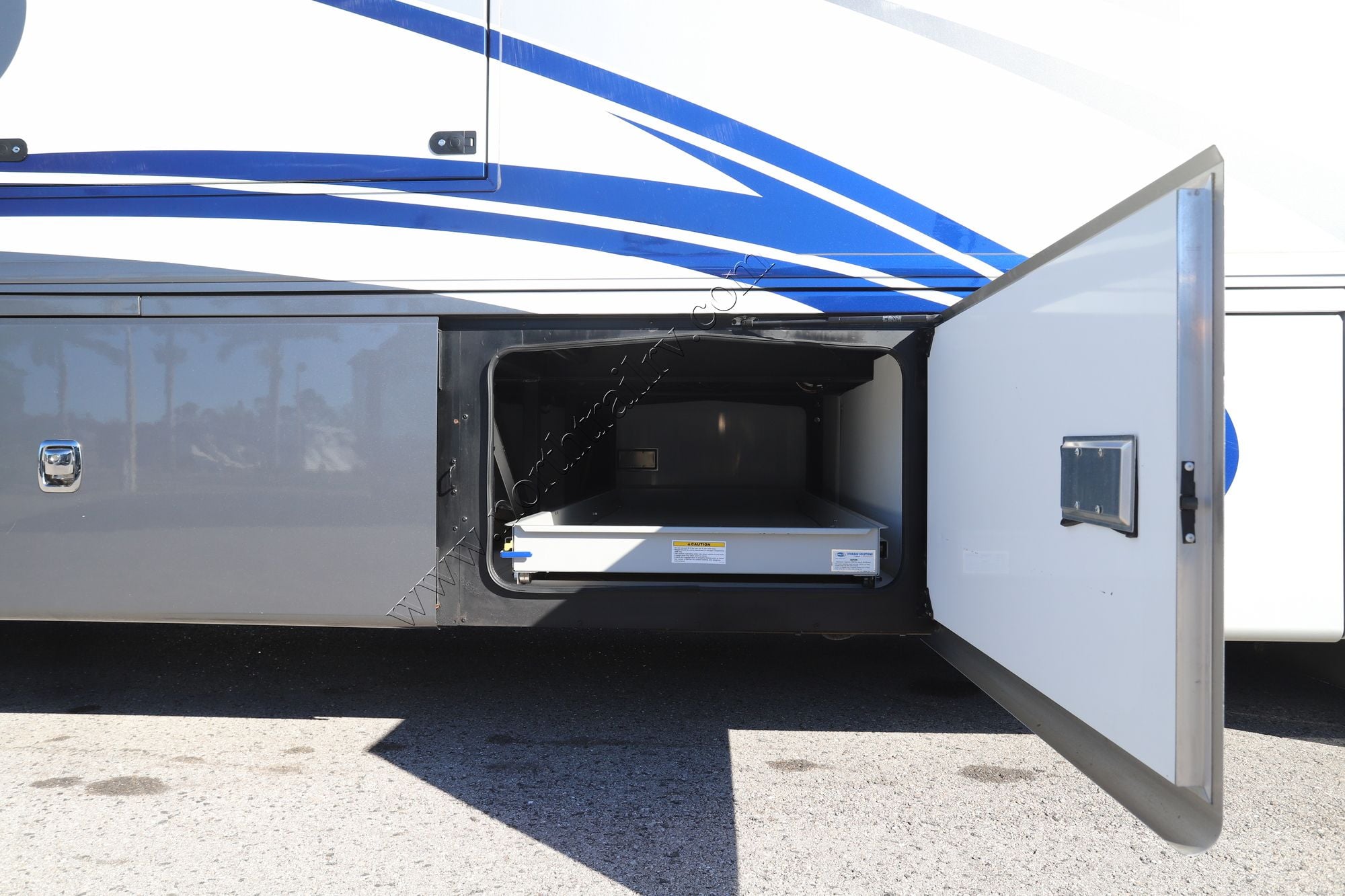 Used 2022 Fleetwood Discovery 44S Class A  For Sale