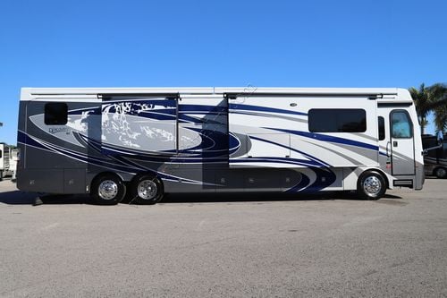 2022 Fleetwood Discovery 44S