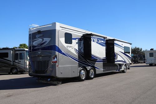 2022 Fleetwood Discovery 44S