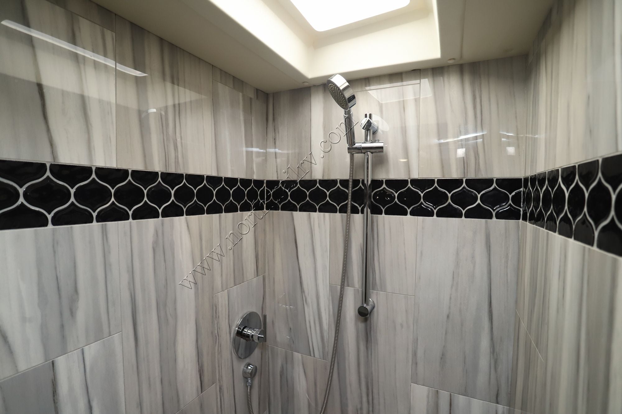 Used 2022 Fleetwood Discovery 44S Class A  For Sale