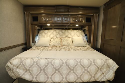 2022 Fleetwood Discovery 44S