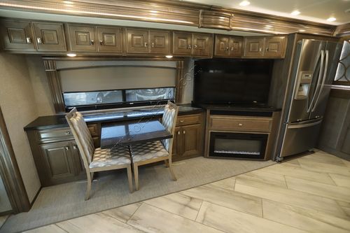 2022 Fleetwood Discovery 44S