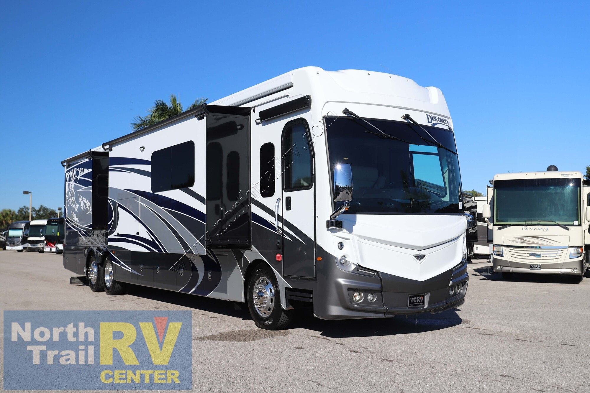 Used 2022 Fleetwood Discovery 44S Class A  For Sale
