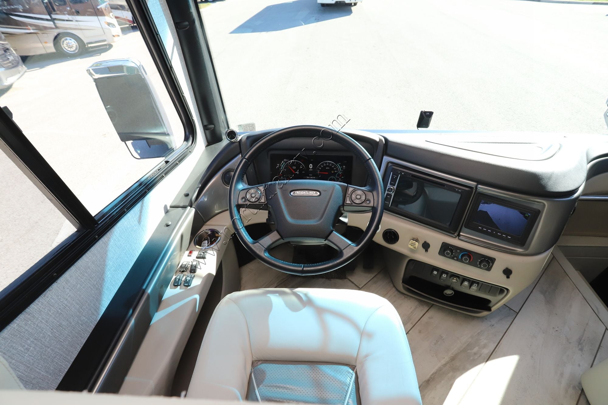 Used 2022 Fleetwood Discovery 44S Class A  For Sale