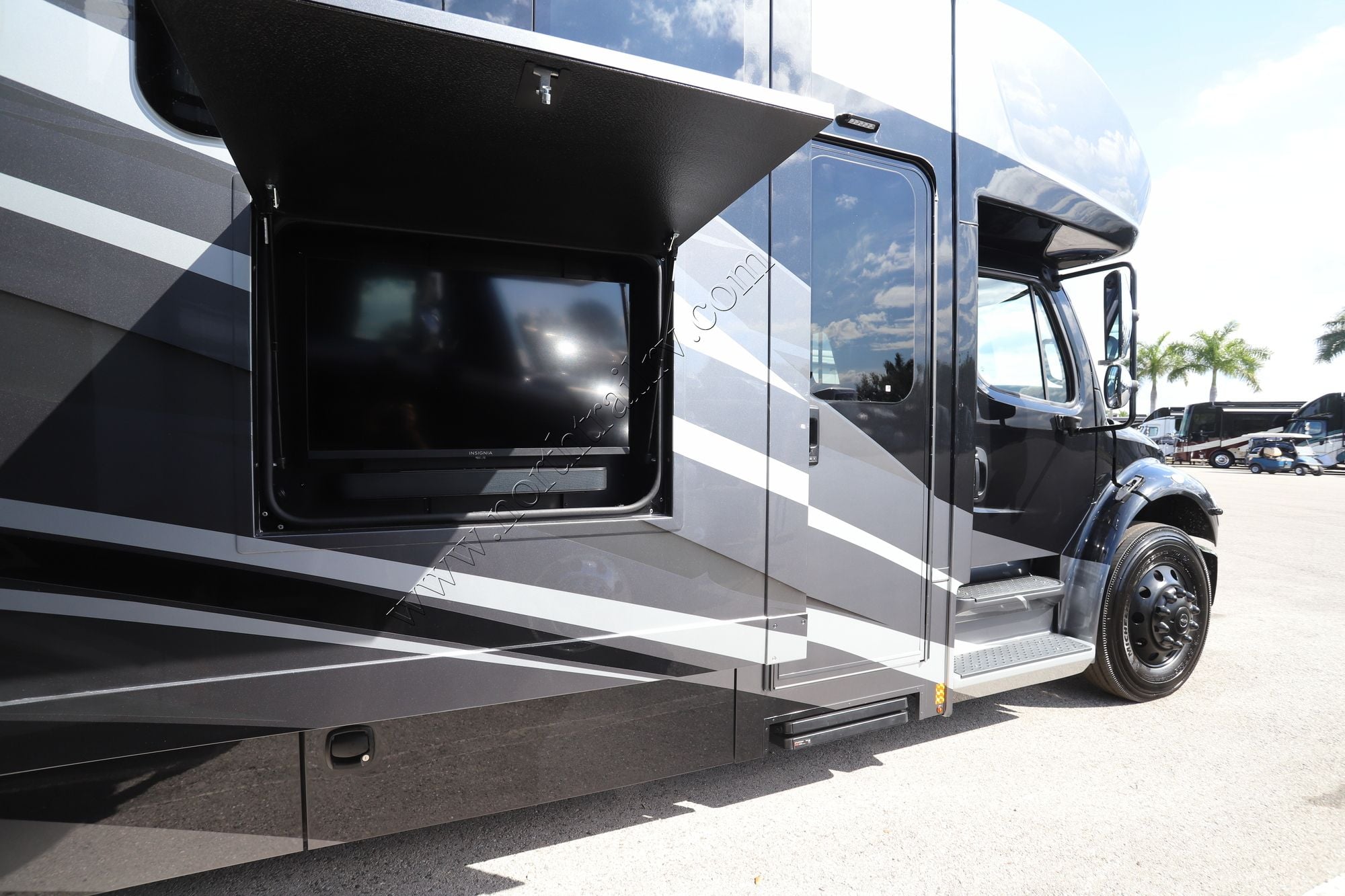 New 2026 Renegade Rv Valencia 39FW Super C  For Sale