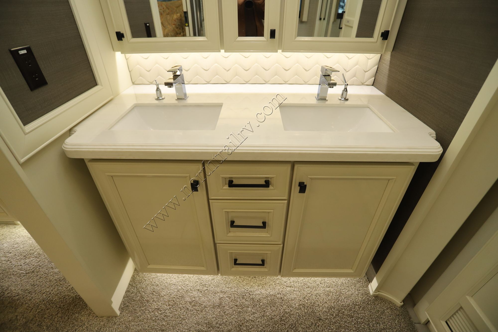 Used 2022 Tiffin Motor Homes Allegro Bus 35CP Class A  For Sale