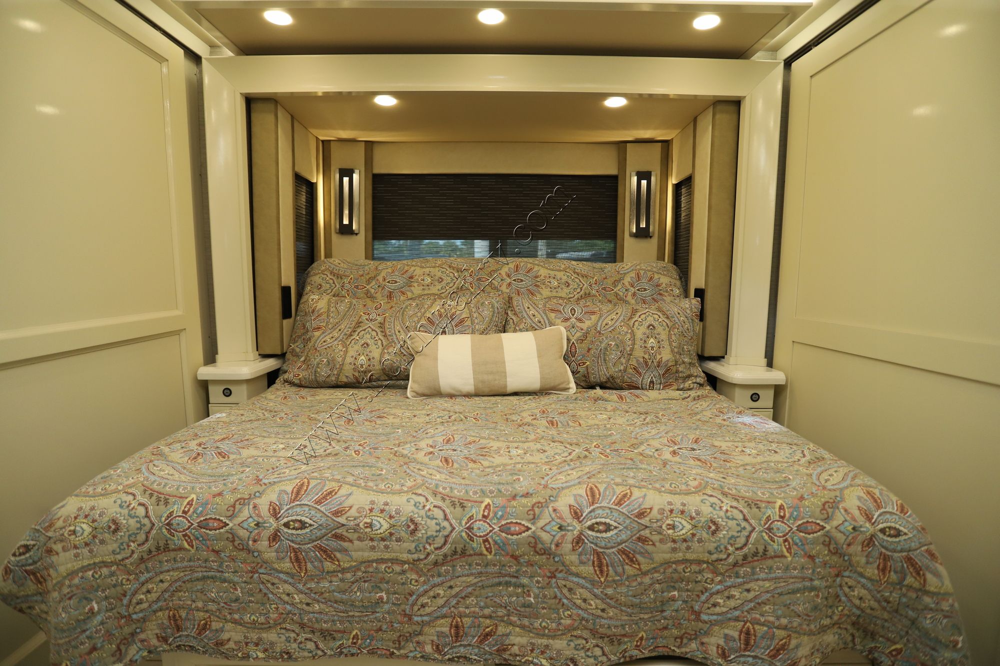 Used 2022 Tiffin Motor Homes Allegro Bus 35CP Class A  For Sale