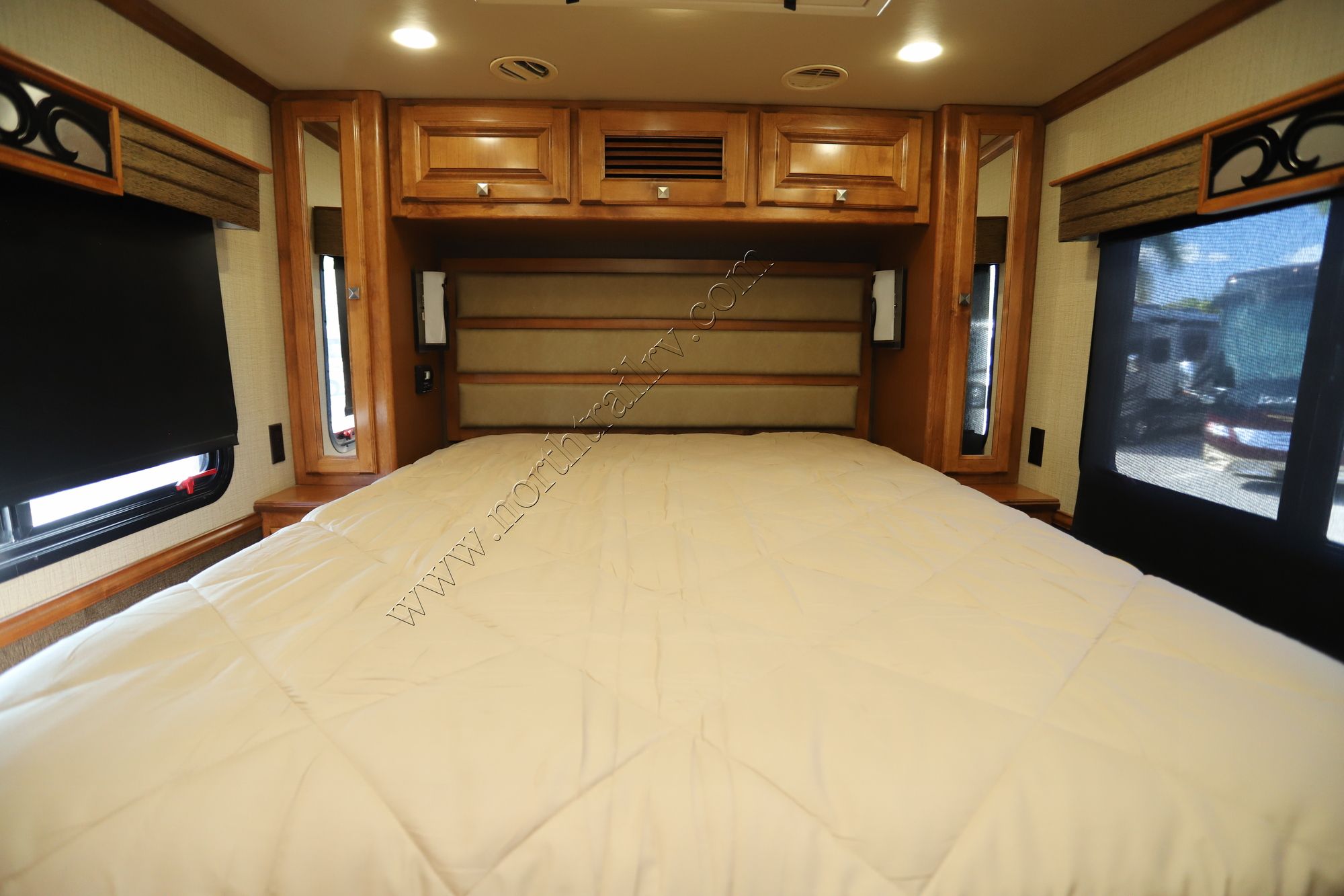 Used 2017 Tiffin Motor Homes Breeze 32BR Class A  For Sale