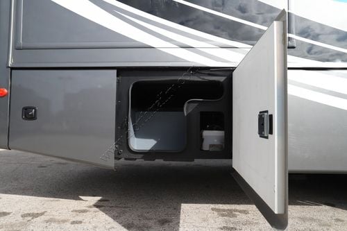 2021 Fleetwood Bounder 33C