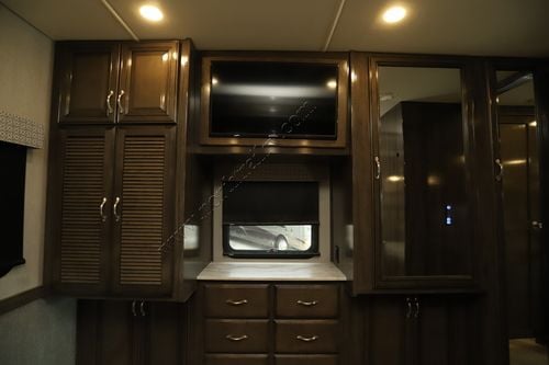 2021 Fleetwood Bounder 33C