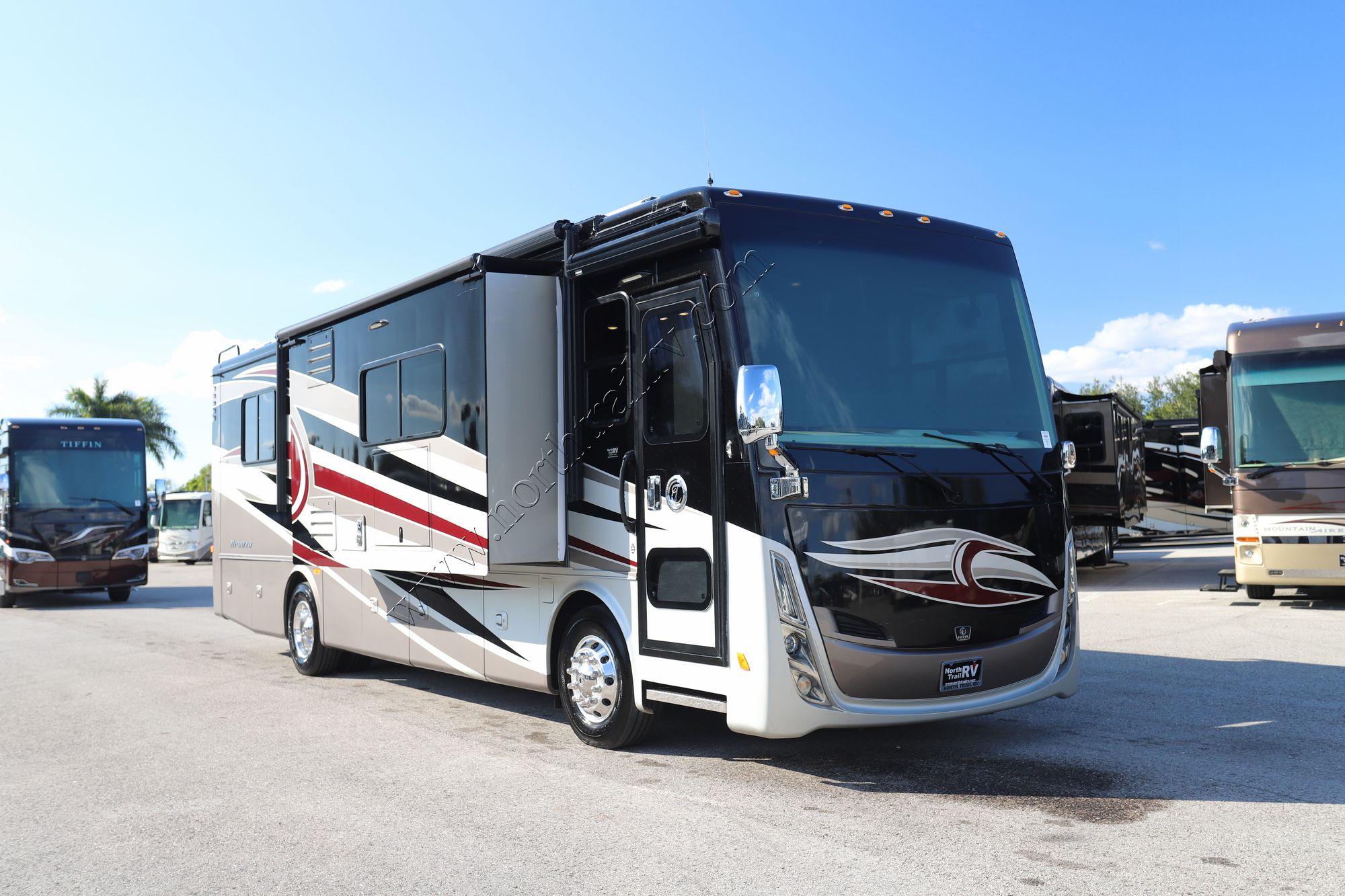 Used 2017 Tiffin Motor Homes Breeze 32BR Class A  For Sale