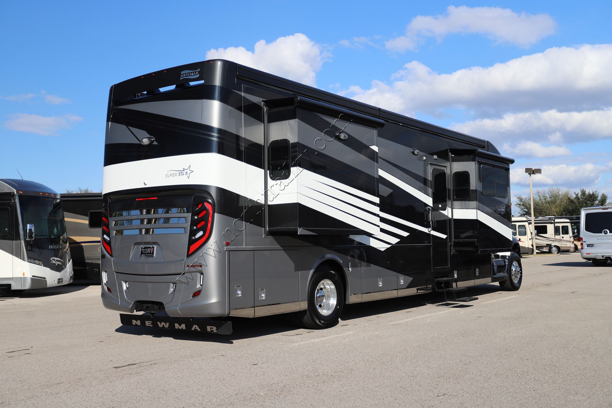 New 2026 Newmar Super Star 4040 Super C  For Sale