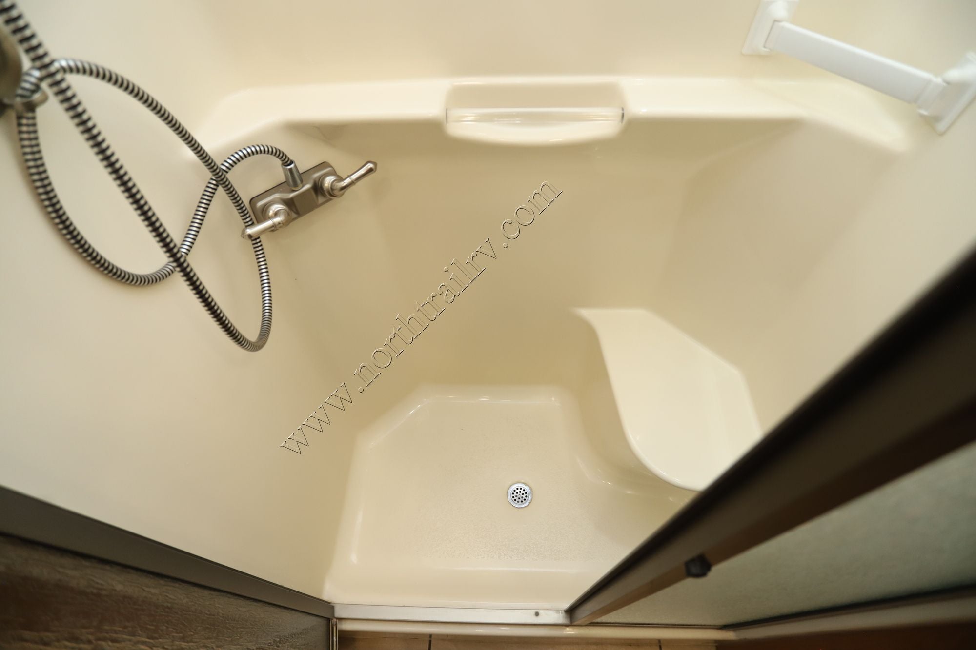 Used 2017 Tiffin Motor Homes Breeze 32BR Class A  For Sale