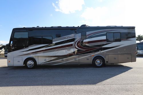 2017 Tiffin Motor Homes Breeze 32BR