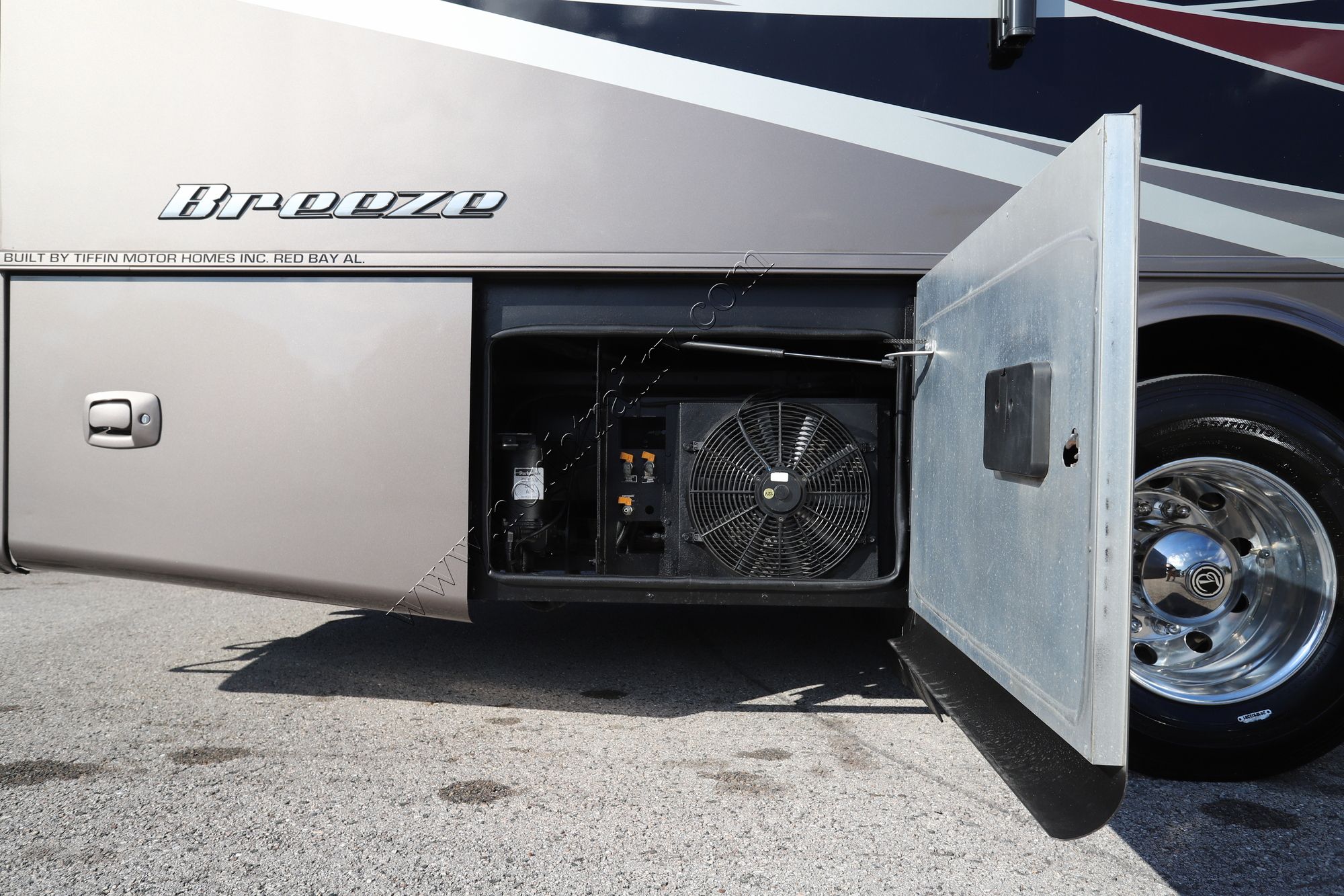 Used 2017 Tiffin Motor Homes Breeze 32BR Class A  For Sale