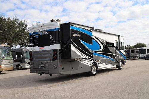 2021 Fleetwood Bounder 33C