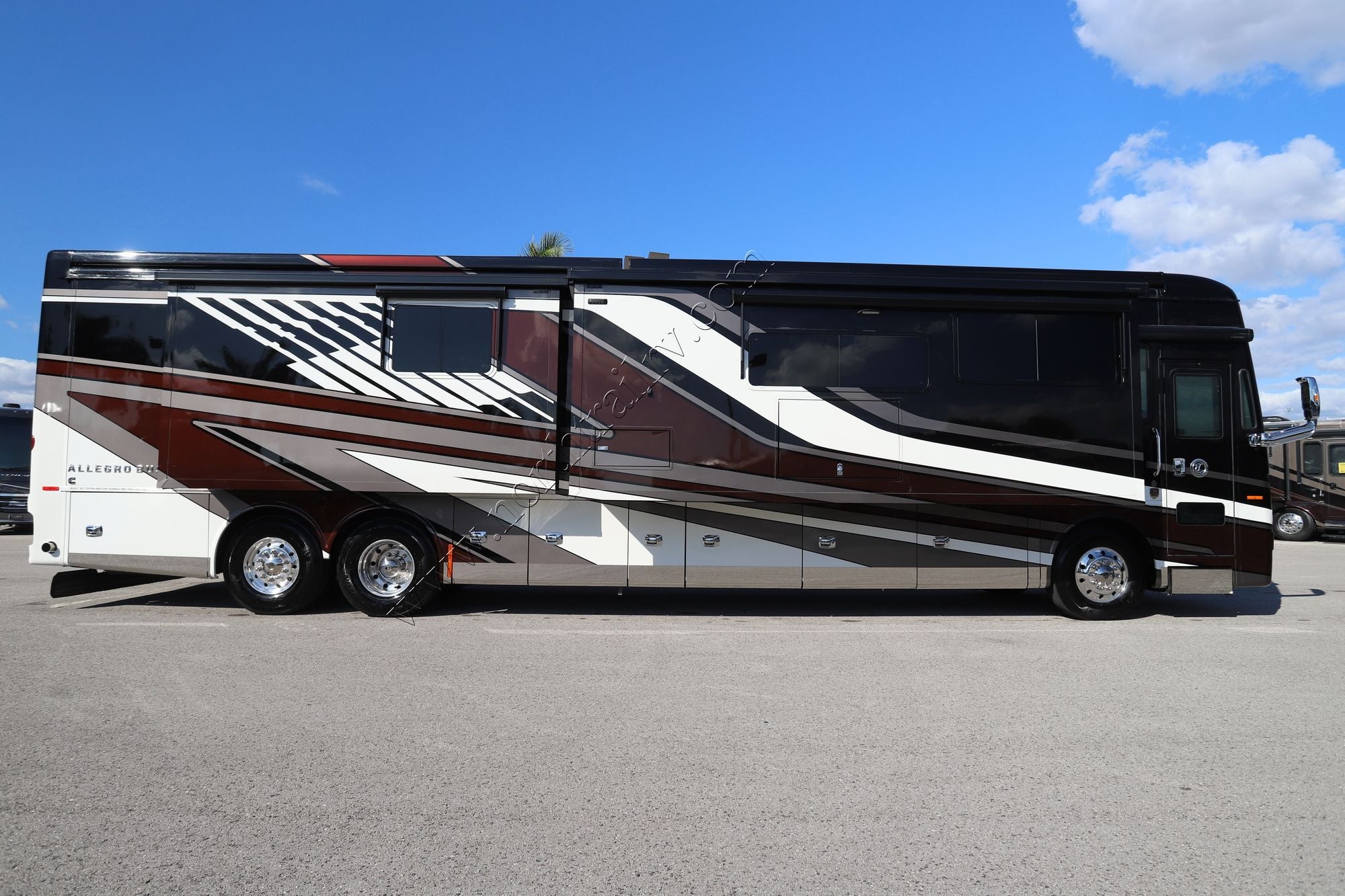 Used 2023 Tiffin Motor Homes Allegro Bus 45OPP Class A  For Sale