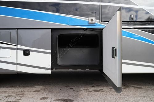 2021 Fleetwood Bounder 33C