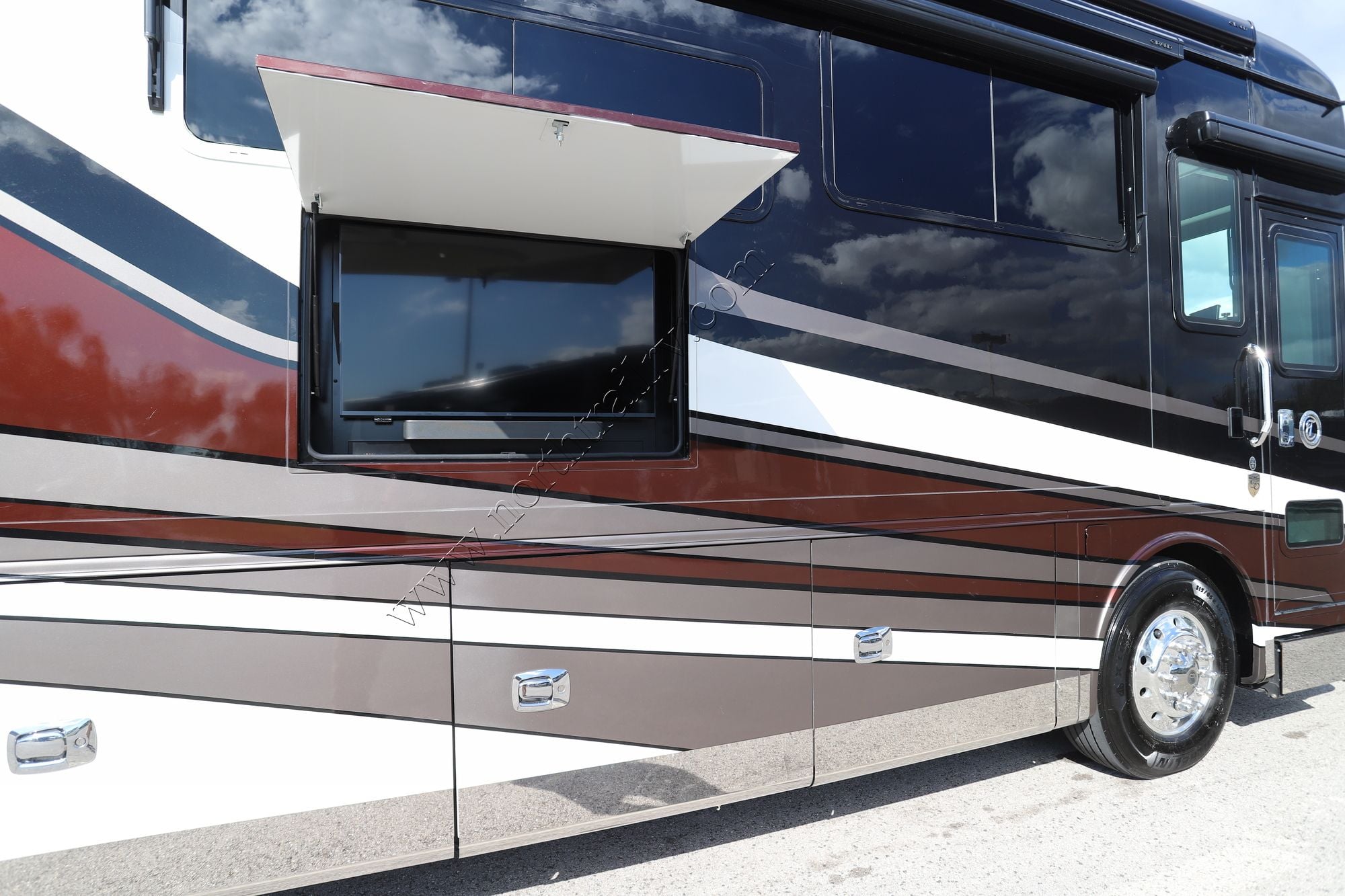 Used 2023 Tiffin Motor Homes Allegro Bus 45OPP Class A  For Sale