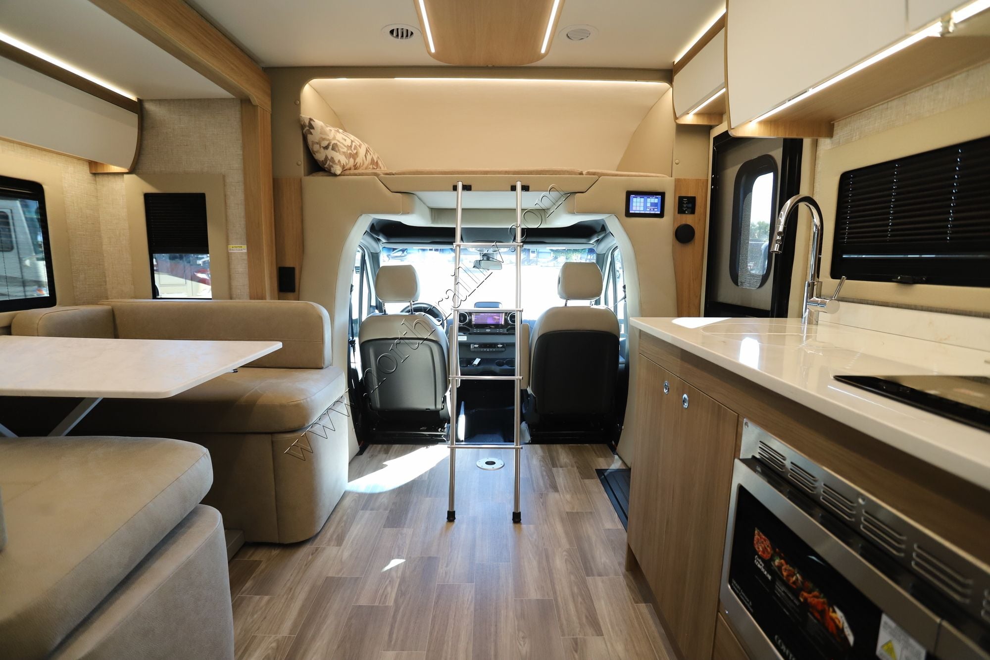 New 2026 Tiffin Motor Homes Wayfarer 25RW Class C  For Sale