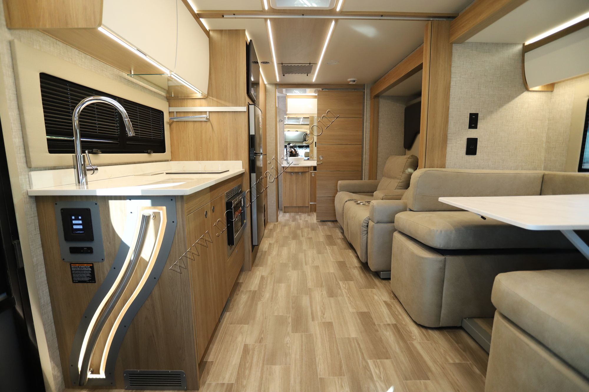 New 2026 Tiffin Motor Homes Wayfarer 25RW Class C  For Sale