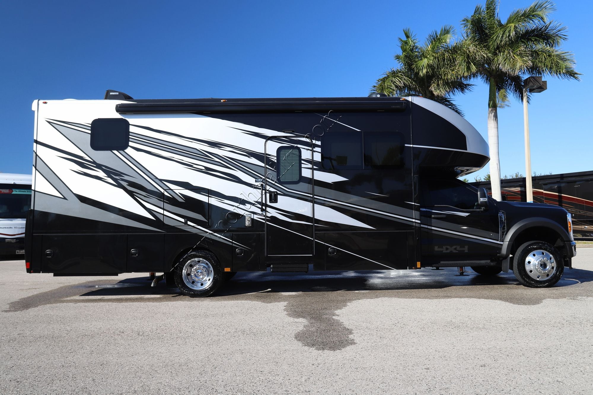 Used 2025 Renegade Rv Veracruz 32VDS Super C  For Sale