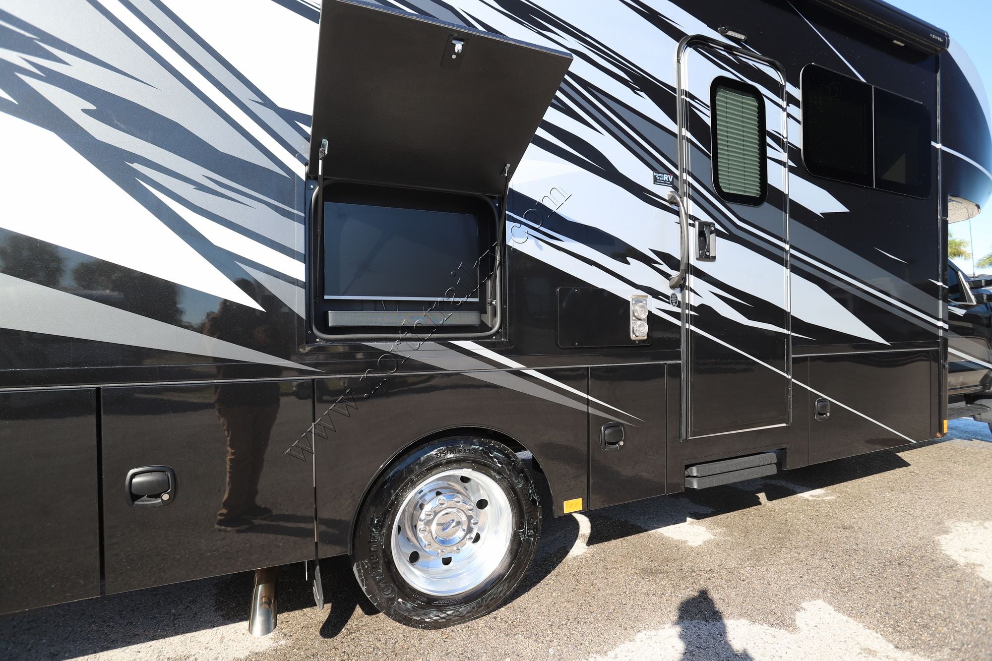 Used 2025 Renegade Rv Veracruz 32VDS Super C  For Sale
