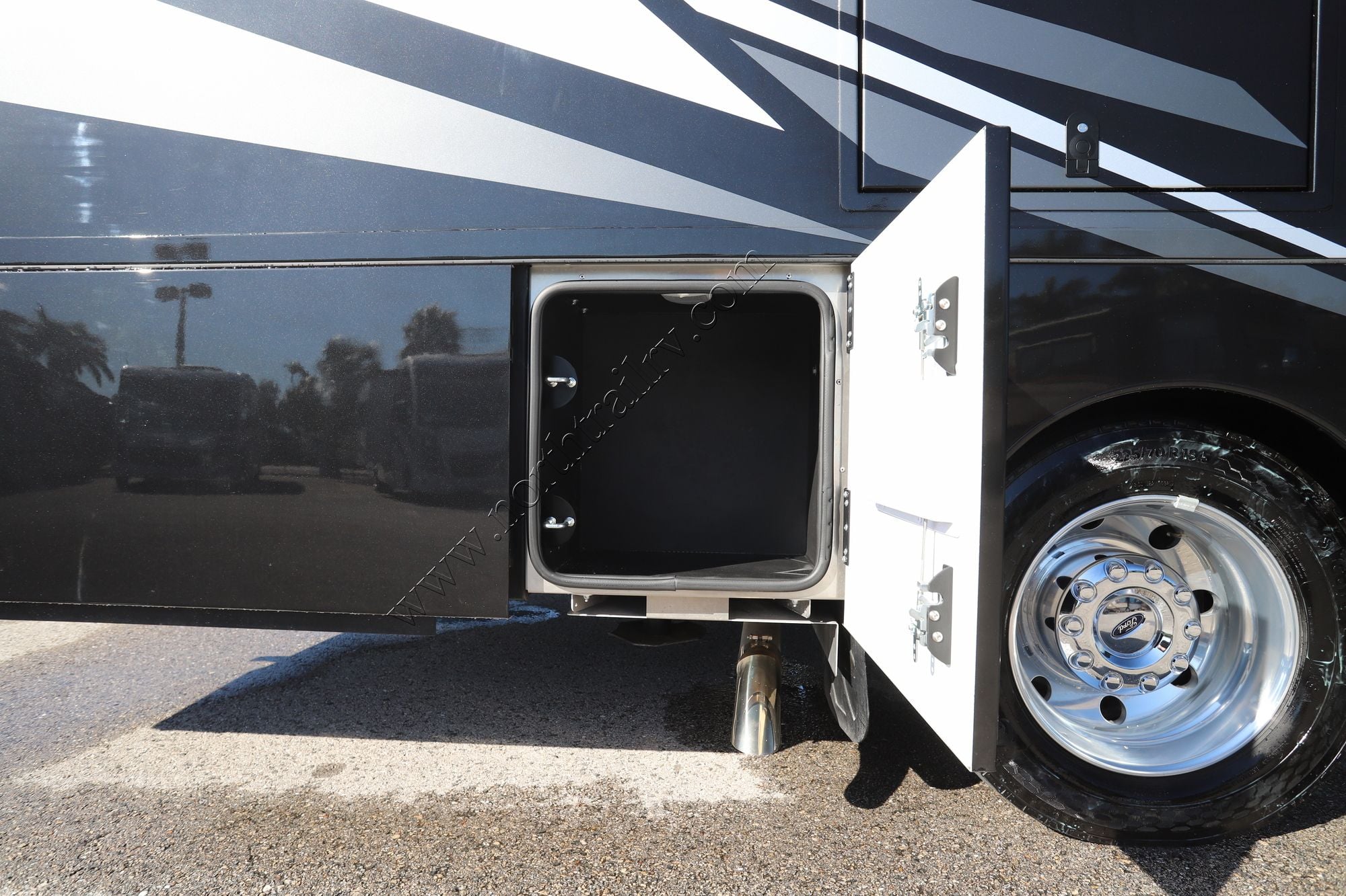 Used 2025 Renegade Rv Veracruz 32VDS Super C  For Sale