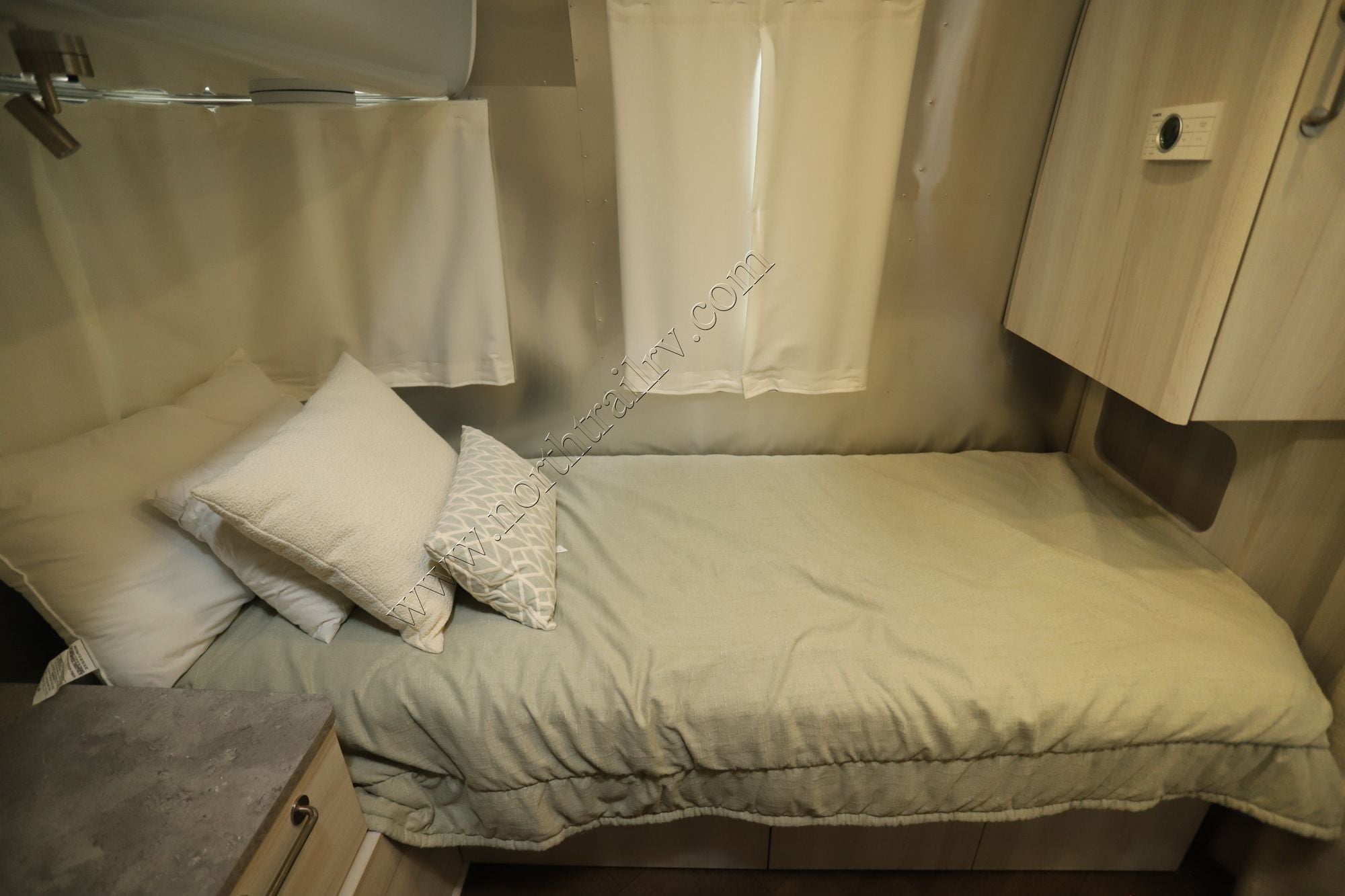 Used 2023 Airstream International 23 TWIN Travel Trailer  For Sale