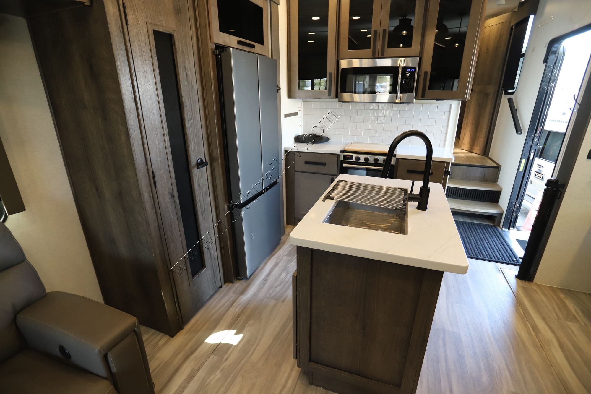 Used 2022 Alliance Valor 42V13 Fifth Wheel  For Sale