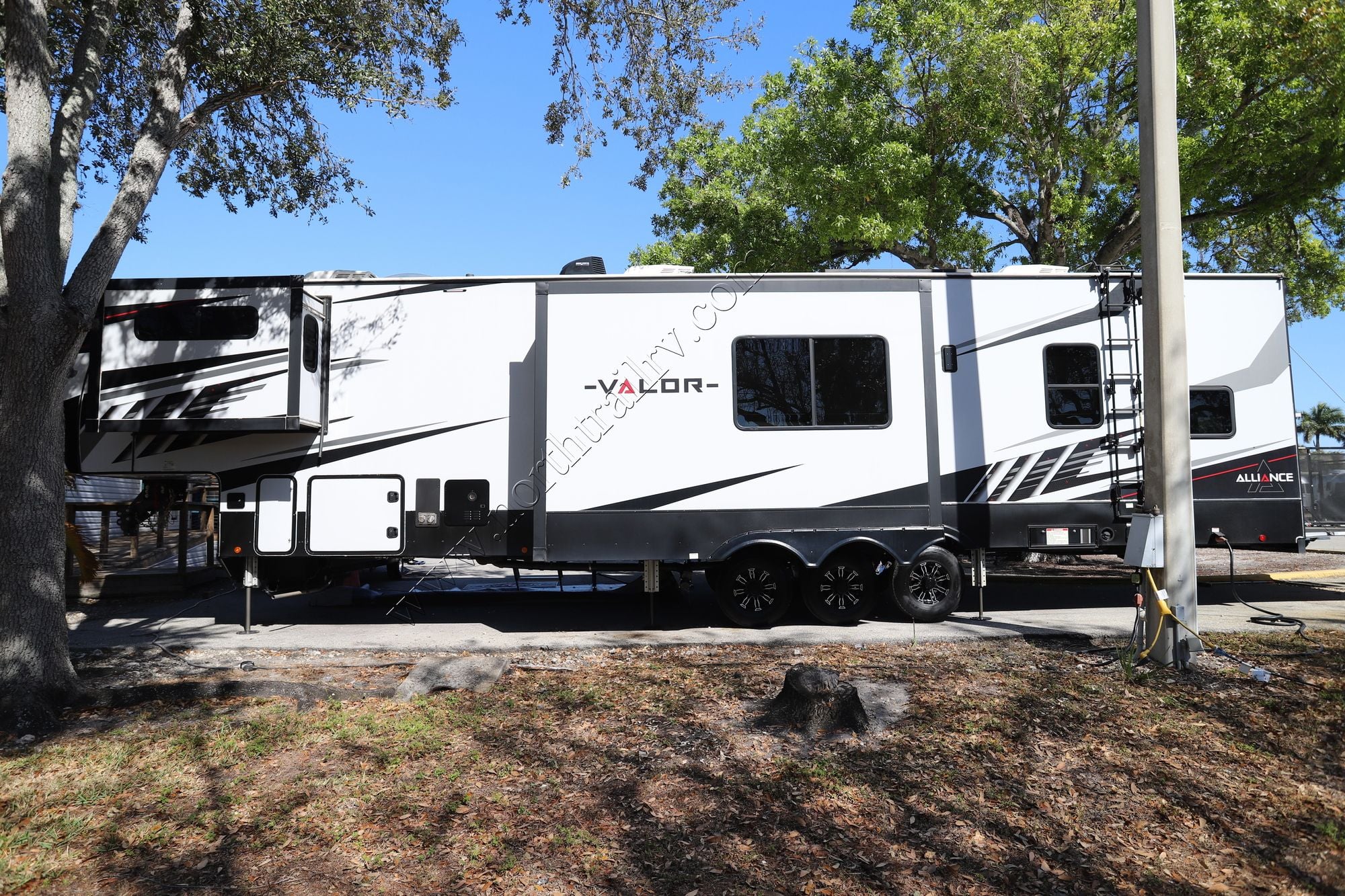 Used 2022 Alliance Valor 42V13 Fifth Wheel  For Sale
