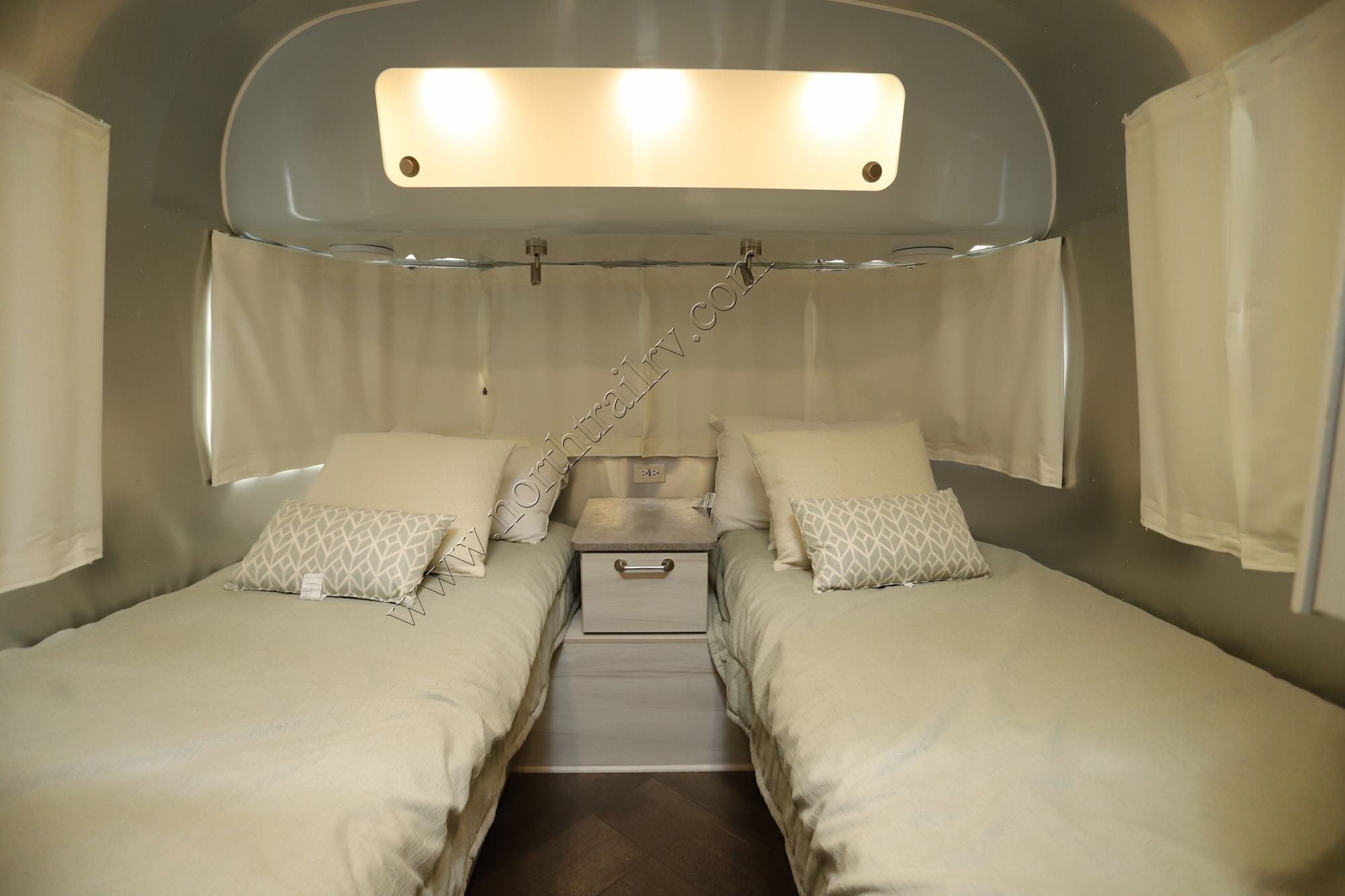 Used 2023 Airstream International 23 TWIN Travel Trailer  For Sale