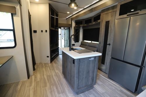 2022 Alliance Valor 42V13