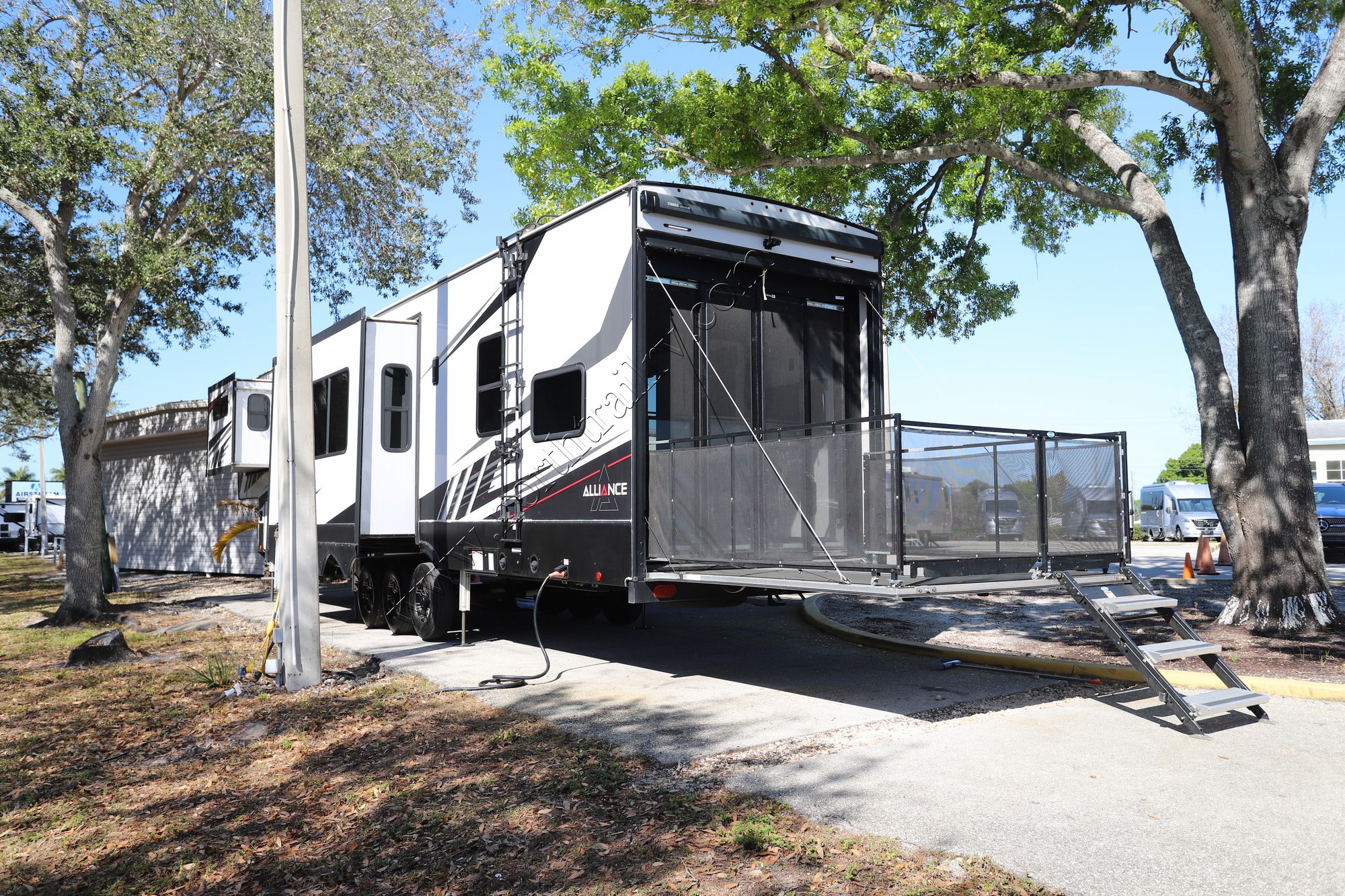 Used 2022 Alliance Valor 42V13 Fifth Wheel  For Sale