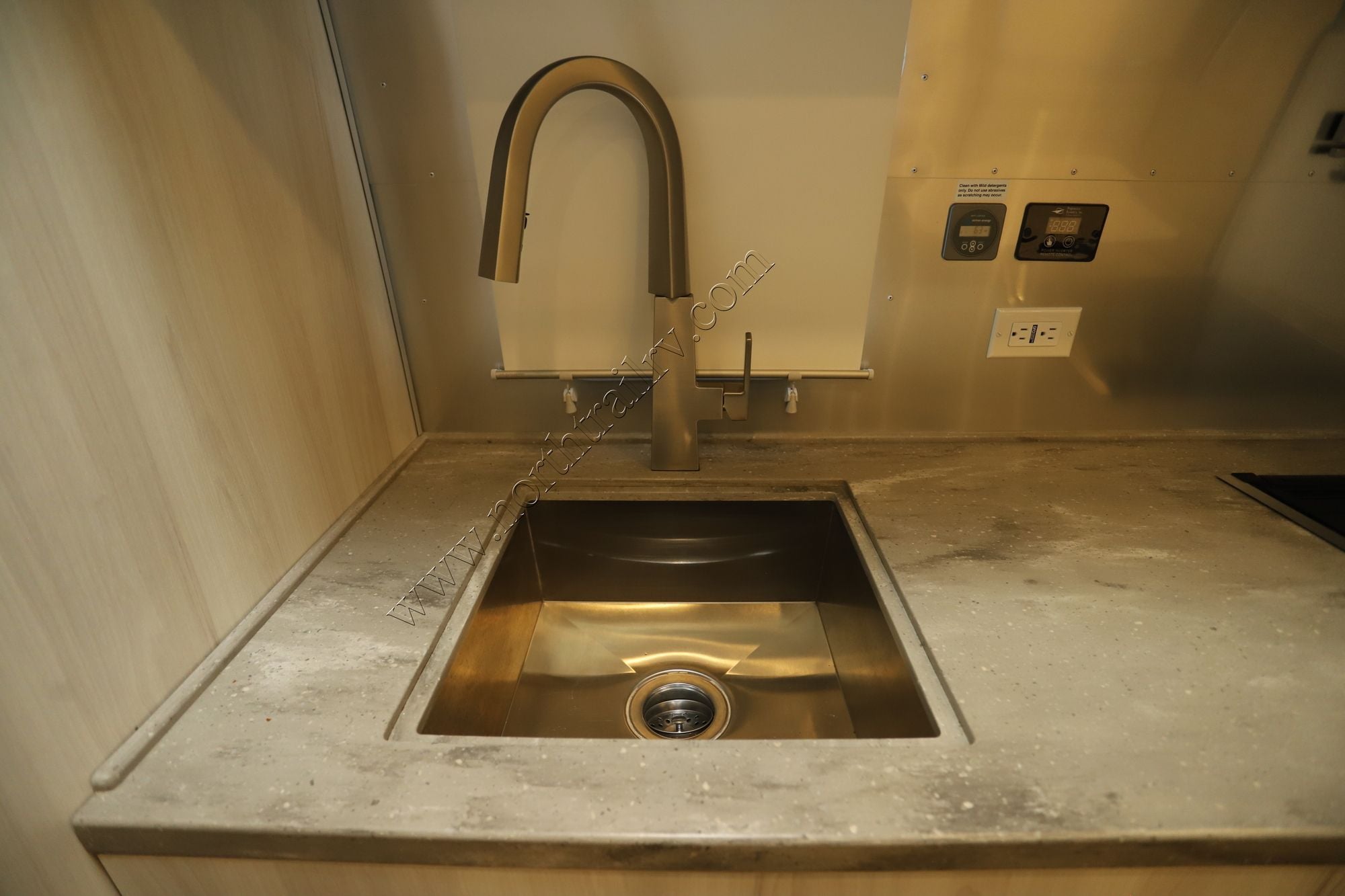 Used 2024 Airstream International 23FB Travel Trailer  For Sale