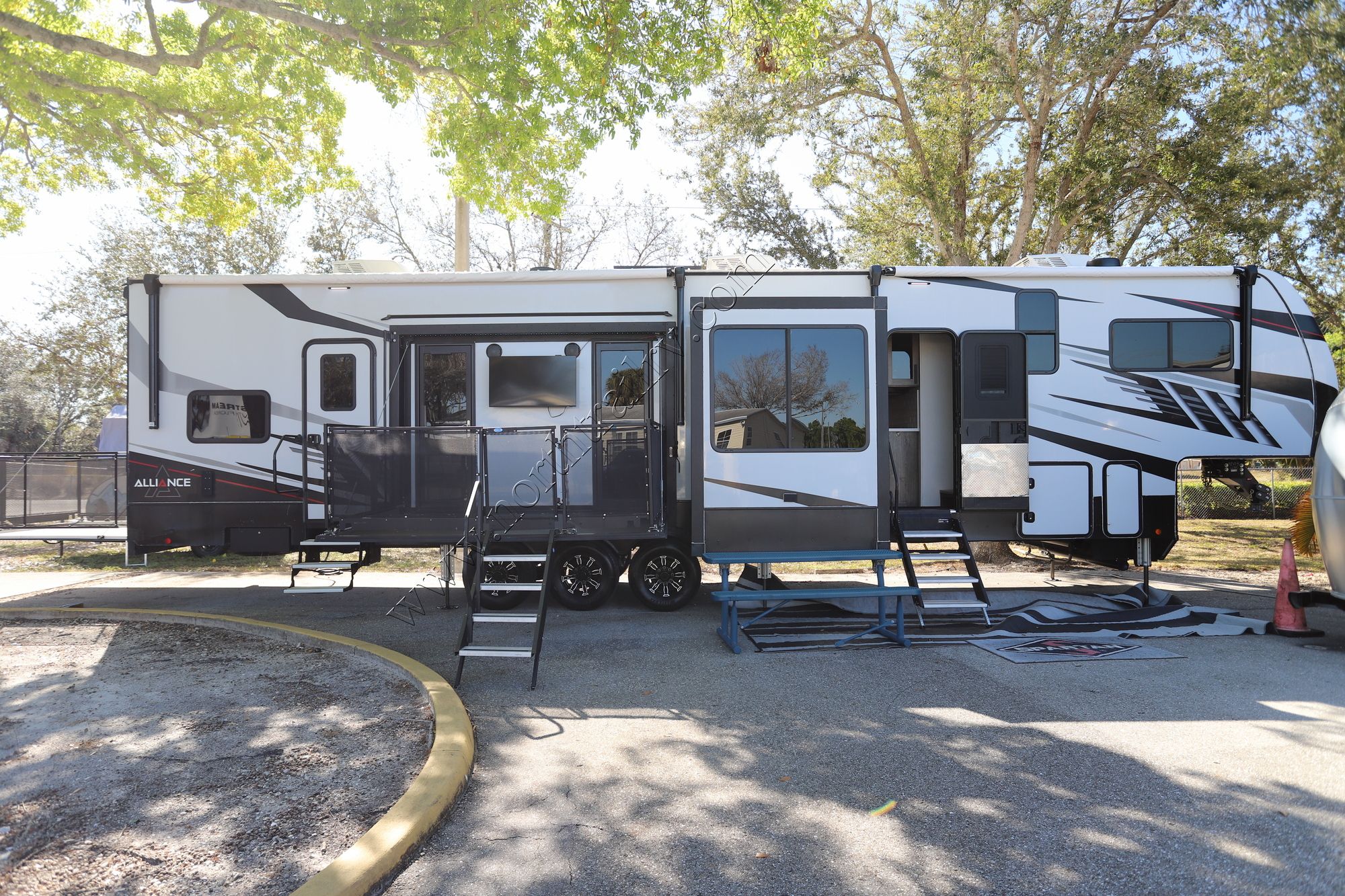 Used 2022 Alliance Valor 42V13 Fifth Wheel  For Sale