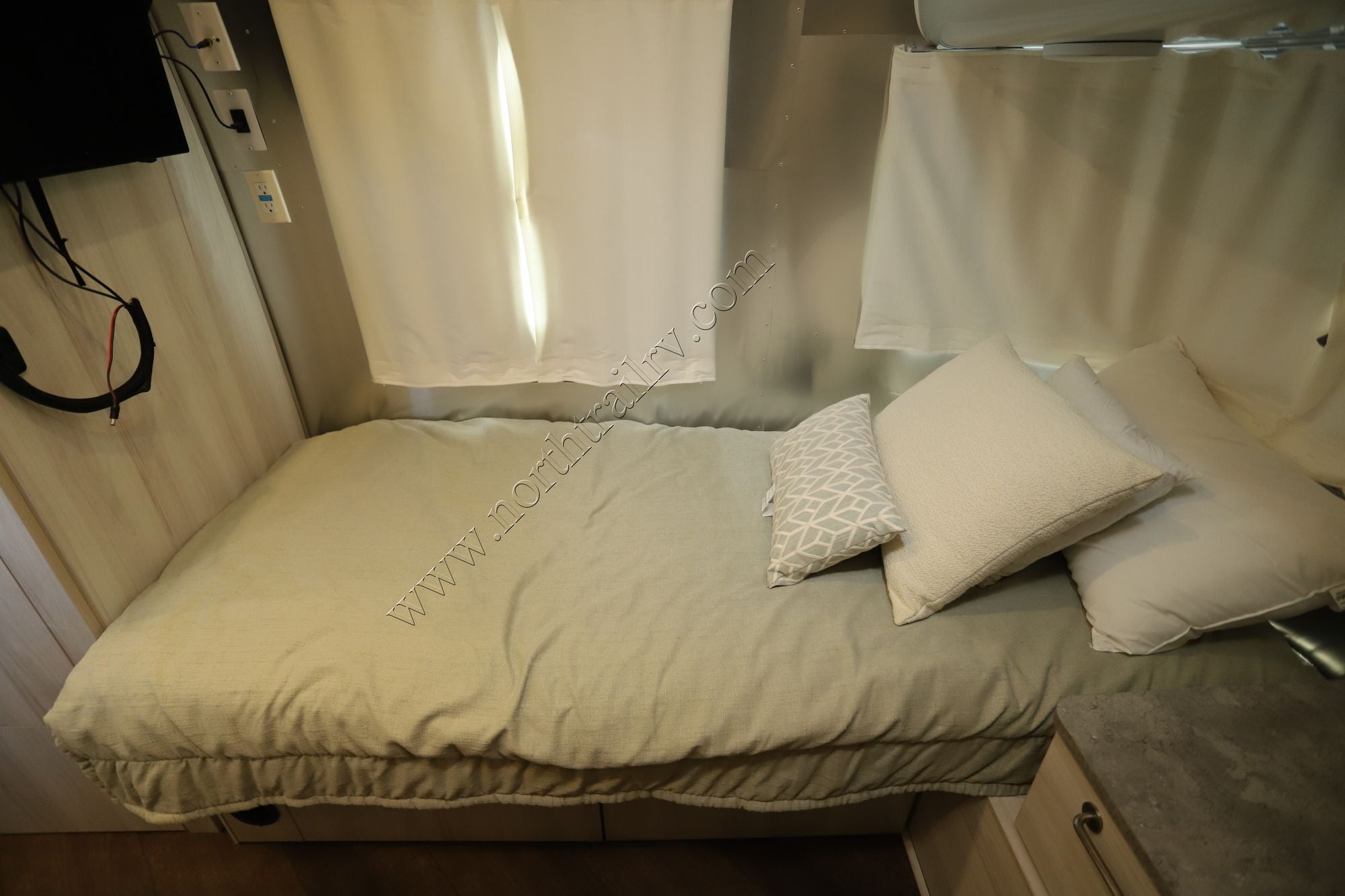 Used 2023 Airstream International 23 TWIN Travel Trailer  For Sale