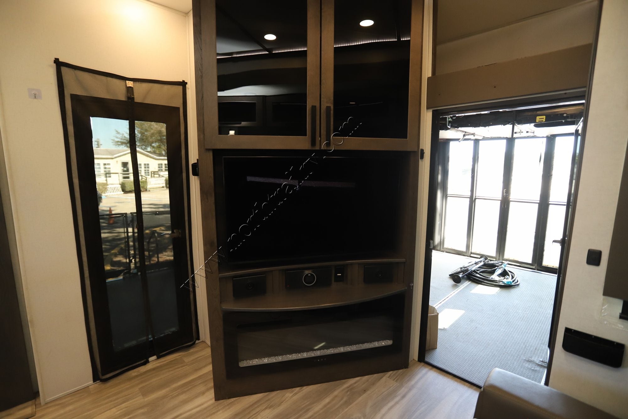 Used 2022 Alliance Valor 42V13 Fifth Wheel  For Sale