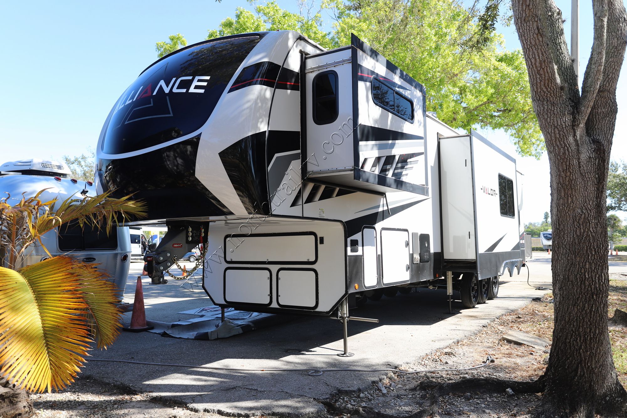 Used 2022 Alliance Valor 42V13 Fifth Wheel  For Sale