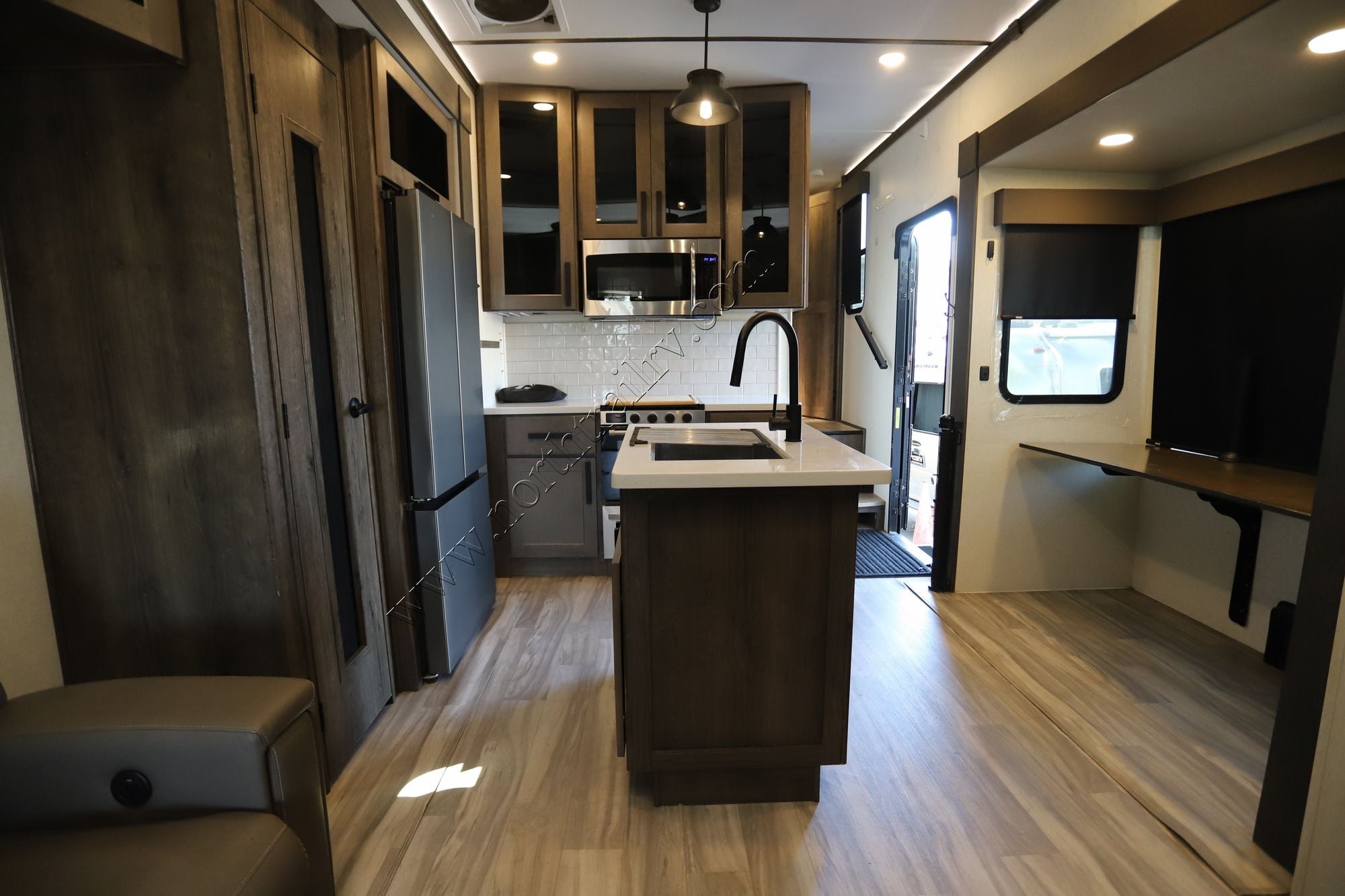 Used 2022 Alliance Valor 42V13 Fifth Wheel  For Sale