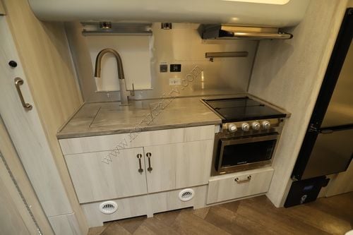 2024 Airstream International 23FB