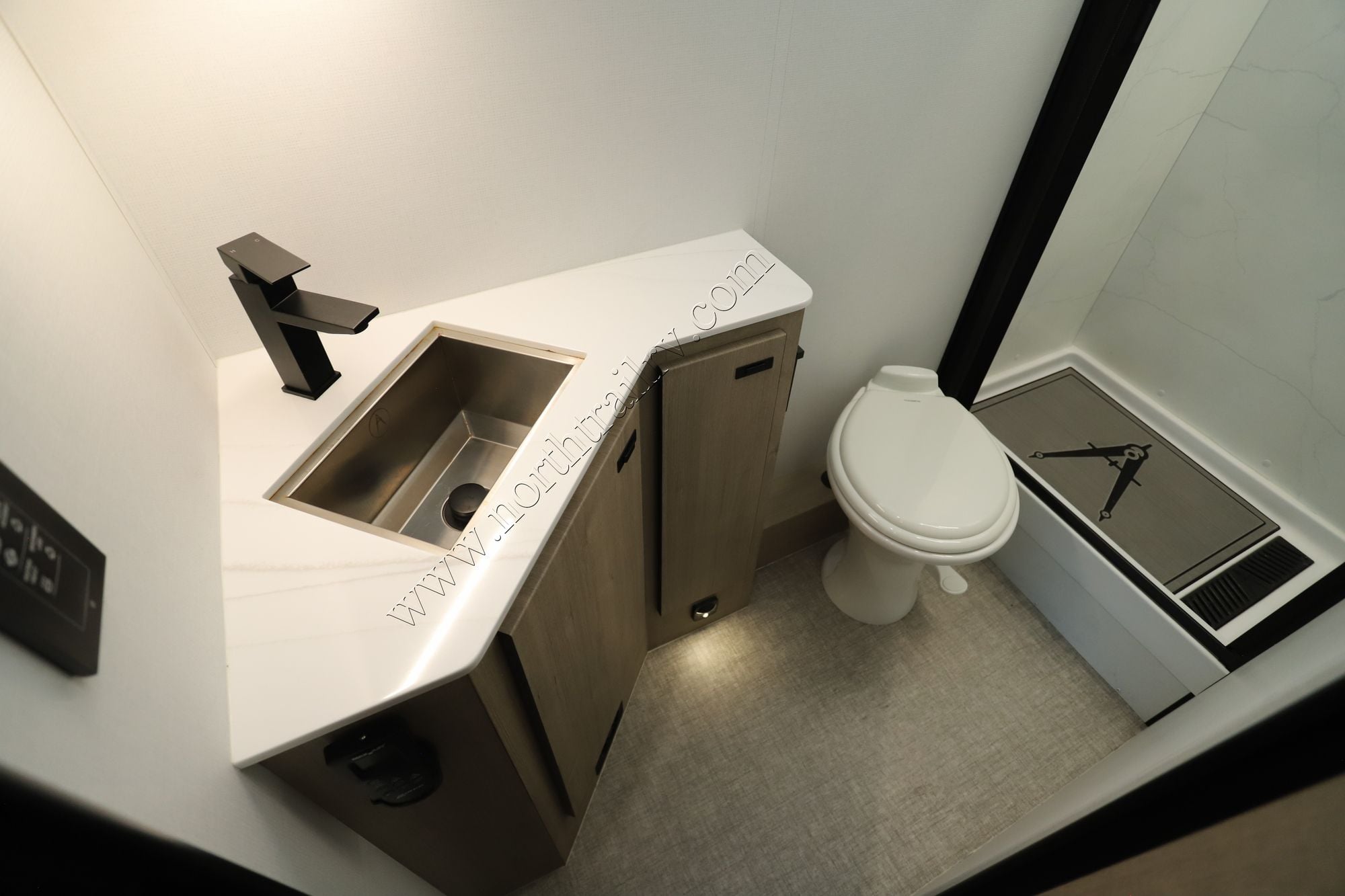 Used 2025 Grand Design Lineage 25FW Class C  For Sale