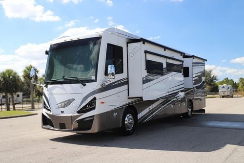 2022 Tiffin Motor Homes Phaeton 40IH