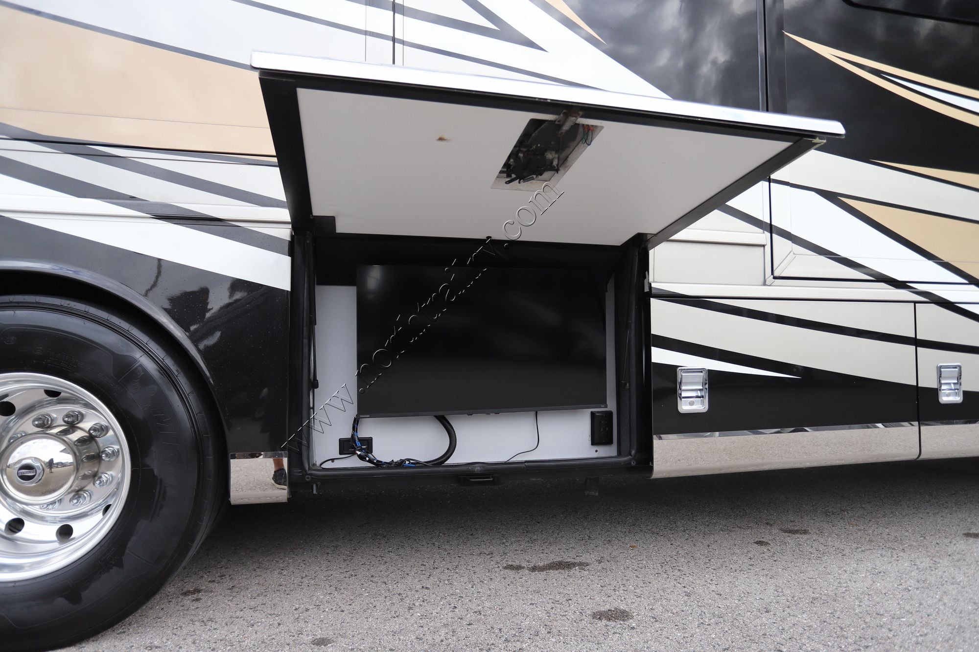 Used 2022 Newmar Dutch Star 4020 Class A  For Sale