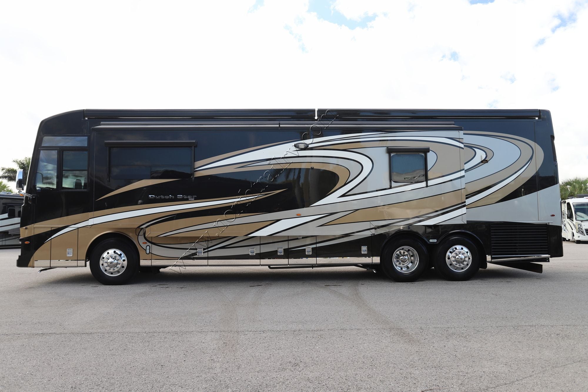 Used 2022 Newmar Dutch Star 4020 Class A  For Sale